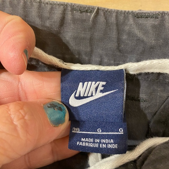 Nike Men's Gray Cargo Shorts 36 (C) - Picture 6 of 9